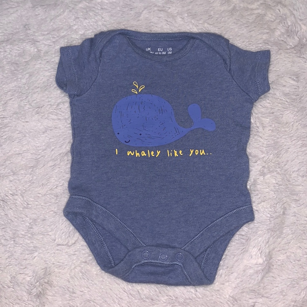 (3 for $10) F&F whale bodysuit 0-3 months 🐳
